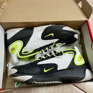 Nike Men's Black and White Sneakers